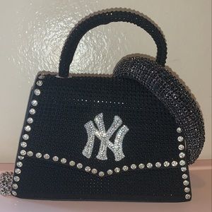 NY black stud set